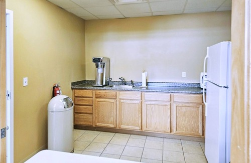 Lincoln Condo | Mountainside condo w/pool, gym & rec room: walk to ski lift & town