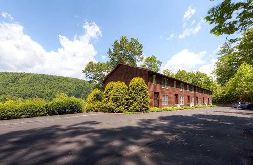 Butler House | Mountainside Retreat: Stunning Watauga Lake Views!