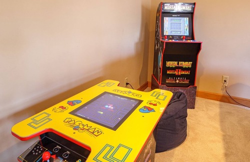 Wolf Laurel House | Mountaintop Cabin, Clean and Safe, Asheville Area, 4,500 elevation, Big Views