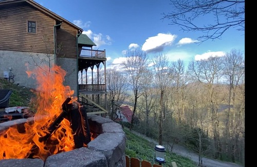 Wolf Laurel House | Mountaintop Cabin, Clean and Safe, Asheville Area, 4,500 elevation, Big Views
