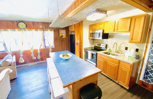 Honesdale Villa | Mountaintop home w/4 bedroom 6 beds 2 kitchen & 2 full bathroom