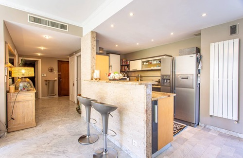 Pointe Croisette Condo | Mouré Rouge : Appartement 3 chambres avec piscine privée, jardin et parking