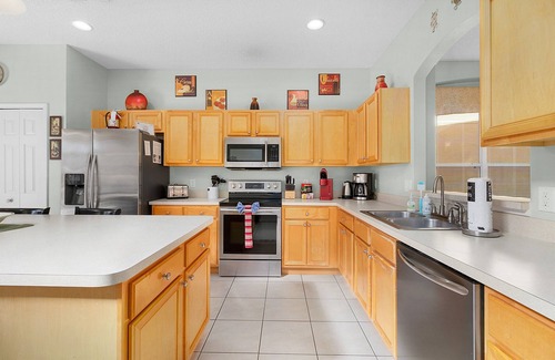 West Kissimmee Villa | Movie Magic House - Southern Pool, Themed Rooms!