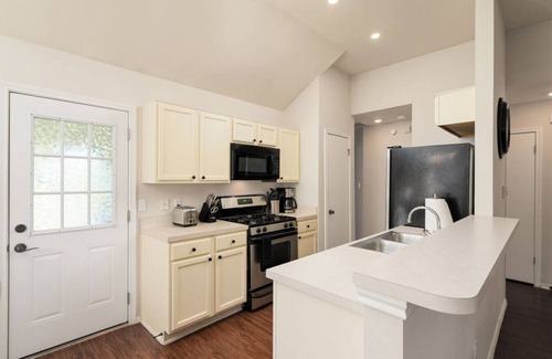 Round Rock House | Movie Room/Nintendo Switch; Low Cleaning Fee!