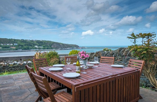 Fishguard Cottage | Mowbray House, Holiday Cottage Fishguard, Sleeps 6, 3 bedrooms, bathrooms
