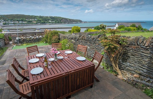 Fishguard Cottage | Mowbray House, Holiday Cottage Fishguard, Sleeps 6, 3 bedrooms, bathrooms