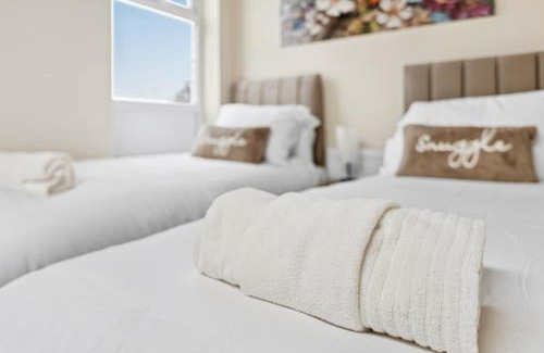 Manchester Apartment | Moxley Modern 2-Bed Flat with Flexible Sleeping