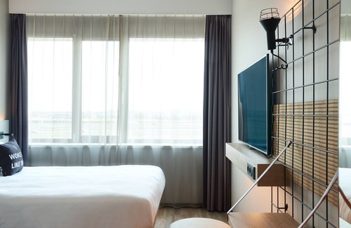 Hoofddorp Hotel | Moxy Amsterdam Schiphol Airport