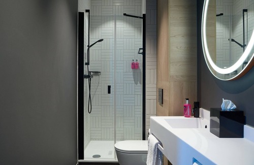 Hoofddorp Hotel | Moxy Amsterdam Schiphol Airport