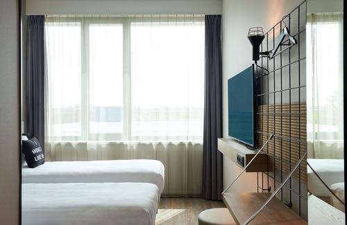 Hoofddorp Hotel | Moxy Amsterdam Schiphol Airport