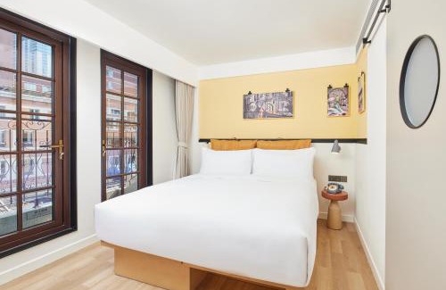 Changshou Road Hotel | Moxy Shanghai Putuo