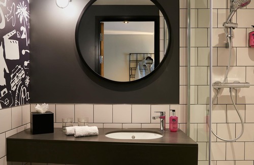Slough Hotel | Moxy Slough