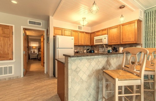 Port Aransas Condo | MP107-Jacuzzi | Resort Pools | Boardwalk to Beach