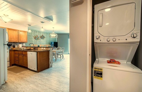 Port Aransas Condo | MP107-Jacuzzi | Resort Pools | Boardwalk to Beach