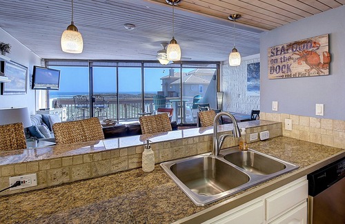Port Aransas Condo | MP218 | Private Entry & Gulf Views | Resort Pools