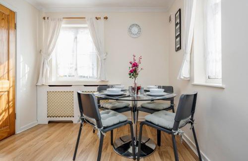 Watford Apartment | MPL Apartments - Woodside House by Harry Potter Studios