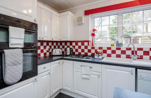 Watford Apartment | MPL Apartments - Woodside House by Harry Potter Studios