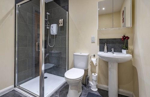 Watford Apartment | Mpl Apartmentz-Queens Broadway Apt4- Cent-Watford