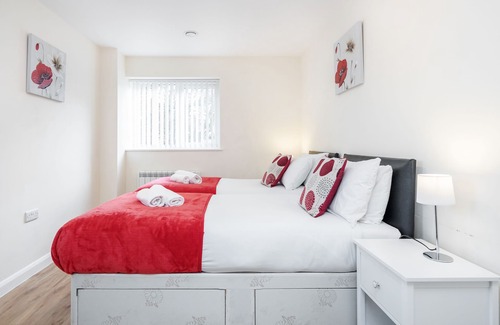 Watford Apartment | Mpl Apartmentz-Queens Broadway Apt4- Cent-Watford