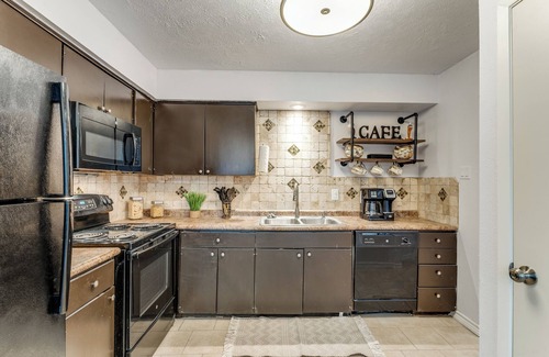 Grand Prairie Apartment | Mpressive Escape- Home away from home!