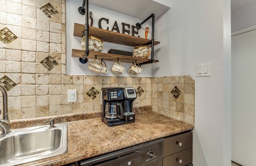 Grand Prairie Apartment | Mpressive Escape- Home away from home!