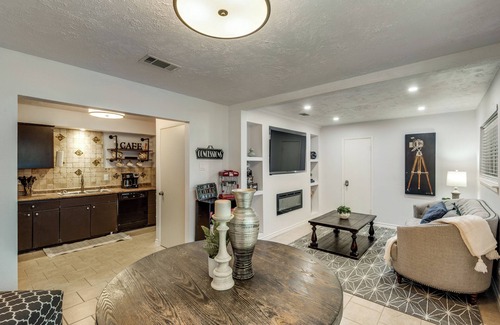 Grand Prairie Apartment | Mpressive Escape- Home away from home!