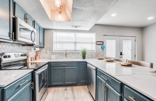 Grand Prairie Apartment | Mpressive Retreat!