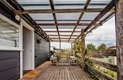 Stieglitz Cottage | Mr Frederick’s - cosy cottage in a seaside town on the beautiful east coast.