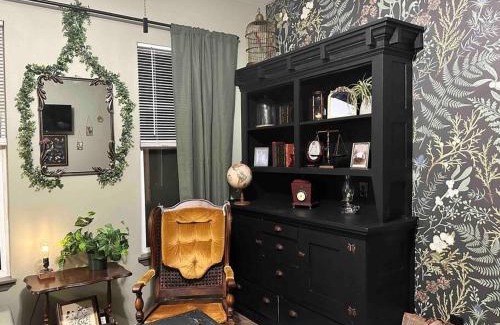 Northeast Neighbors Apartment | Mr. McGregor’s Garden