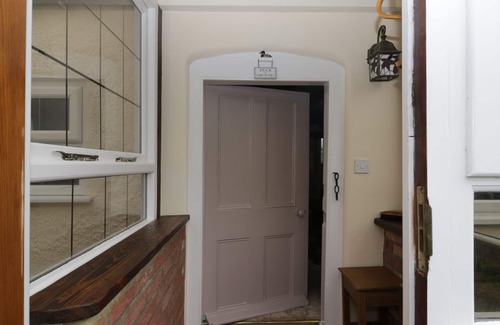 Clenchwarton Cottage | MRS DALE'S COTTAGE, character holiday cottage in Clenchwarton