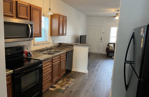 Myrtle Beach Cottage | MRV13S, 2-bedroom cottage, 2 Blocks to the Beach! Free WIFI, Free Parking