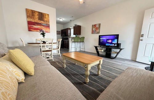 Myrtle Beach Cottage | MRV73, 3-Bedroom Cottage, 2 blocks To The Beach! Free WIFI, Free Parking