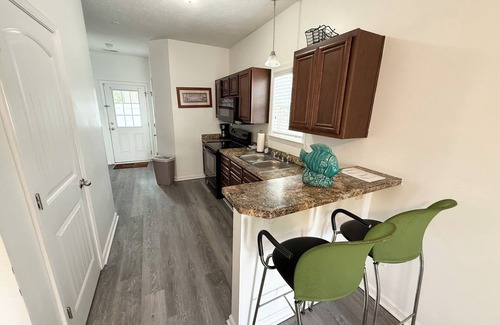 Myrtle Beach Cottage | MRV73, 3-Bedroom Cottage, 2 blocks To The Beach! Free WIFI, Free Parking