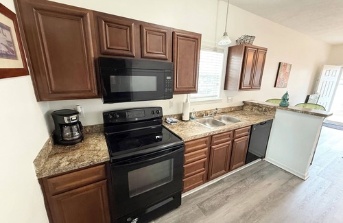 Myrtle Beach Cottage | MRV73, 3-Bedroom Cottage, 2 blocks To The Beach! Free WIFI, Free Parking