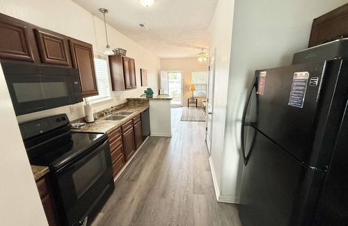 Myrtle Beach Cottage | MRV73, 3-Bedroom Cottage, 2 blocks To The Beach! Free WIFI, Free Parking