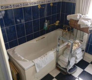 Doncaster Bed & Breakfast | Ms McCreadys Guest House