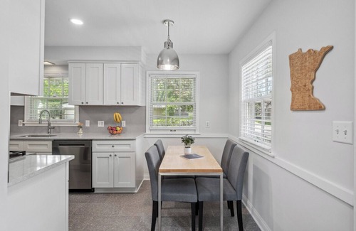 Richfield House | MSP/Mall of America/Pond View with garden oasis