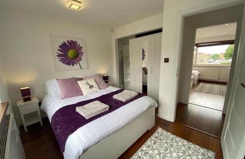 Kidlington House | Msquared Villa, Modern 3-Bedroom House, 3 Parking Spaces