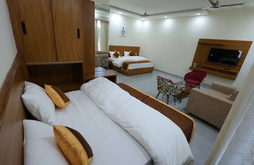 Ghaziabad Hotel | MST Farm & Resort