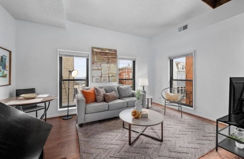 Mount Adams Apartment | Mt. Adams 1BR | Free Parking