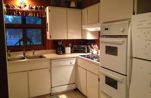 Sunriver Cabin | Mt Bachelor Cabin with NEW Hot Tub, Minutes to Sunriver, 20 Minutes to Bachelor