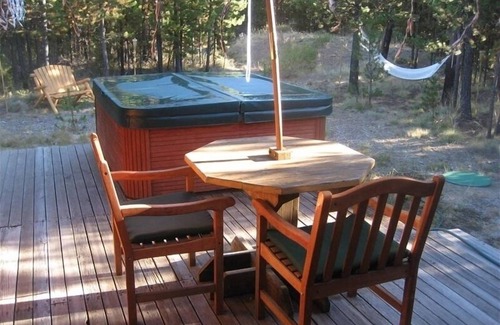 Sunriver Cabin | Mt Bachelor Cabin with NEW Hot Tub, Minutes to Sunriver, 20 Minutes to Bachelor