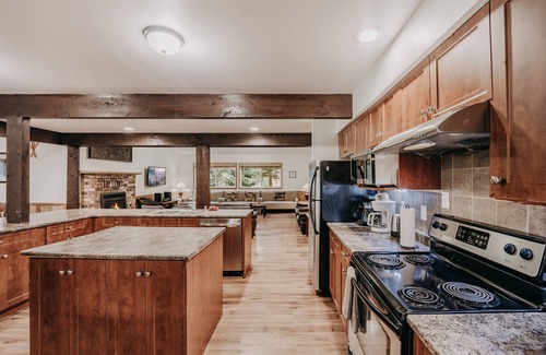 Warnick Cabin | Mt Baker Lodging Cabin 3 is a Very large cabin on acreage