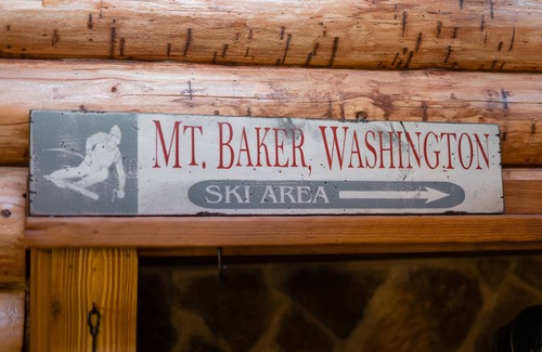 Warnick Cabin | Mt Baker Log Cabin w/Cedar Hot Tub, Firepit, Central Heating/Cooling & BBQ