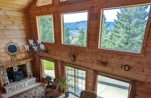 Brookings House | Mt Emily Lodge on a Ranch setting Overlooking the Chetco River Valley