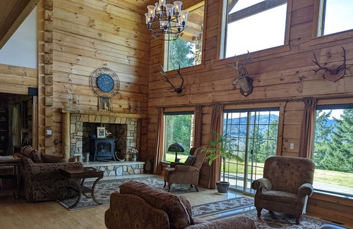 Brookings House | Mt Emily Lodge on a Ranch setting Overlooking the Chetco River Valley