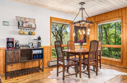 Cashiers House | Mt Getaway w/Spectacular Views, Hot Tub, Fire Pit, 10 acres, 4 miles to Cashiers