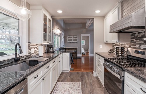 Hendersonville House | Mt. Hebron Home, panoramic mt. views