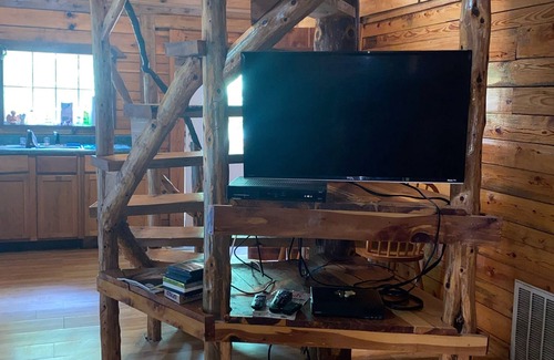 Slade Cabin | Mt Hideaway is in the heart of Red River Gorge & Natural Bridge.
