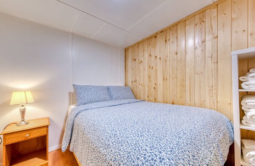 Rhododendron Cabin | Mt. Hood cabin in the woods with wood stove & streaming - dog-friendly